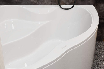 Vagnerplast Iris 143x143 акриловая ванна