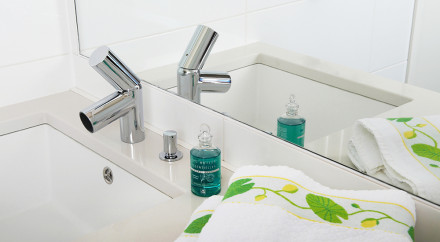 Oras Alessi Dot 8610F смеситель для раковины