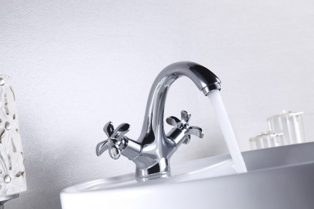 Lemark Flora LM0106C смеситель для раковины