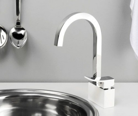 Wasserkraft Aller 1067WHITE Смеситель для кухни с поворотным изливом