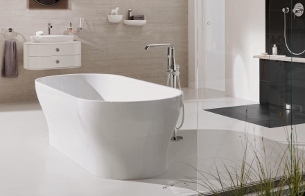 Grohe Essence New 23491001 Смеситель для ванны напольный